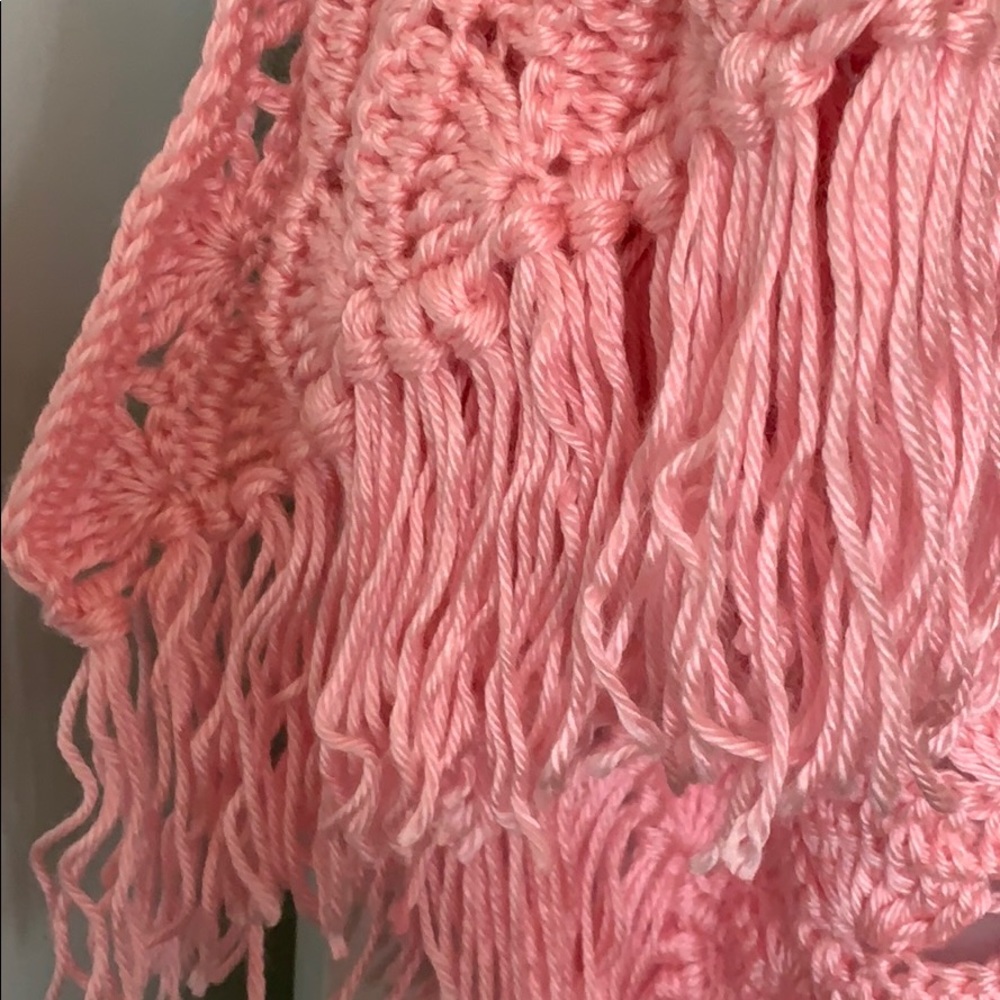 Triangular Pink Shell Design Shawl/Wrap - image 3